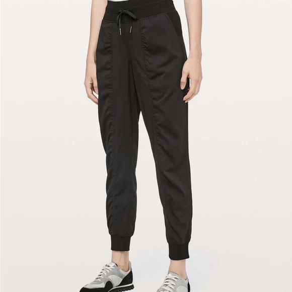 Lululemon Dance Studio Jogger *29"
Black $98 Retail - Picture 2 of 14
